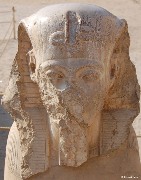 Ninatu vaarao / Noseless pharaoh
Vaarao kuju. Ninata. Mida veel vaja?

Statue of a pharaoh. Noseless. What else do you need?
