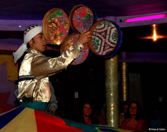 Pagan! Mul said kÃ¤ed otsa. / Darn. I'm out of hands.
Peale kÃµhutantsijat nÃ¤idati ka keerlevat derviÅ¡it.

After the belly dancer came the traditional whirling dervish demonstration.
